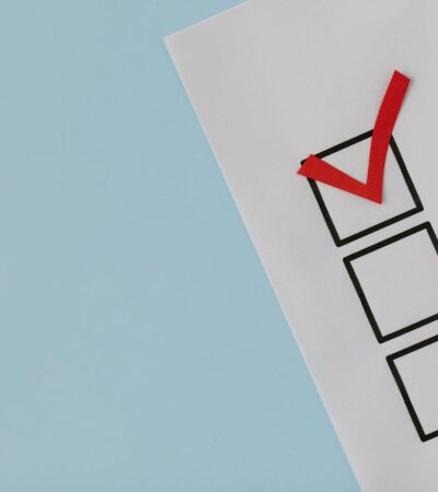 Jak bezpiecznie wysłać plakat lub grafikę bez antyramy? - otopr.pl