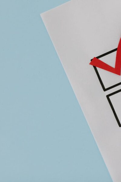 Jak bezpiecznie wysłać plakat lub grafikę bez antyramy? - otopr.pl